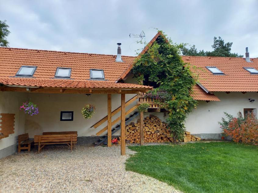 Apartmán na farmě u koní Milesov Exteriér fotografie